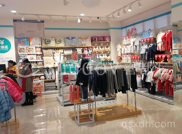 服裝展柜案例 服裝展柜案例